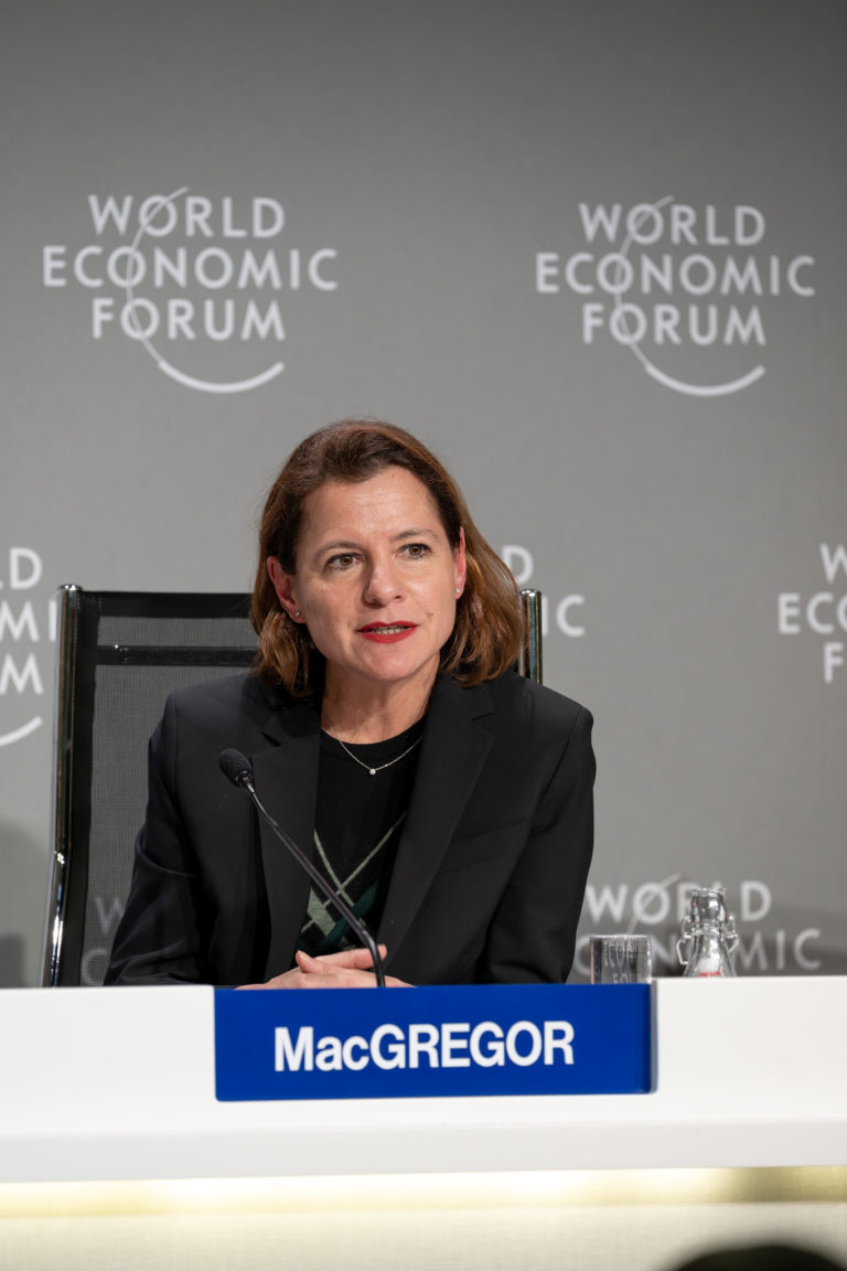 Catherine MacGregor, la cheffe d’entreprise qui veut accélérer la transition énergétique d’Engie