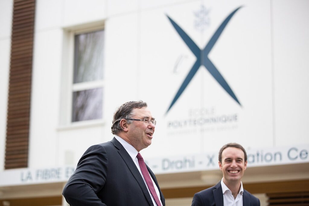 1280px-Visite_de_Patrick_Pouyanne_PDG_de_TOTAL_a_lEcole_polytechnique_le_24112017_38677899711-1024x683 Patrick Pouyanné : diriger TotalEnergies à l’ère des contradictions énergétiques