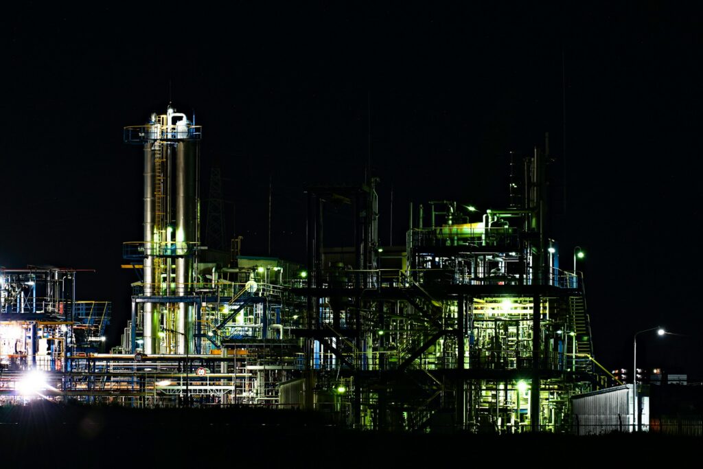 petrole-1-1024x683 Quand l'or noir devient trop cher : le coût du pétrole, meilleur allié du plastique recyclé ?