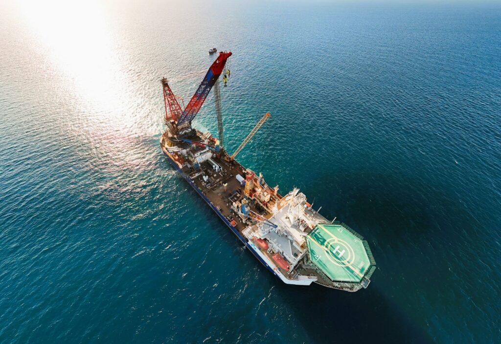 petrole-2-1024x703 Quand l'or noir devient trop cher : le coût du pétrole, meilleur allié du plastique recyclé ?
