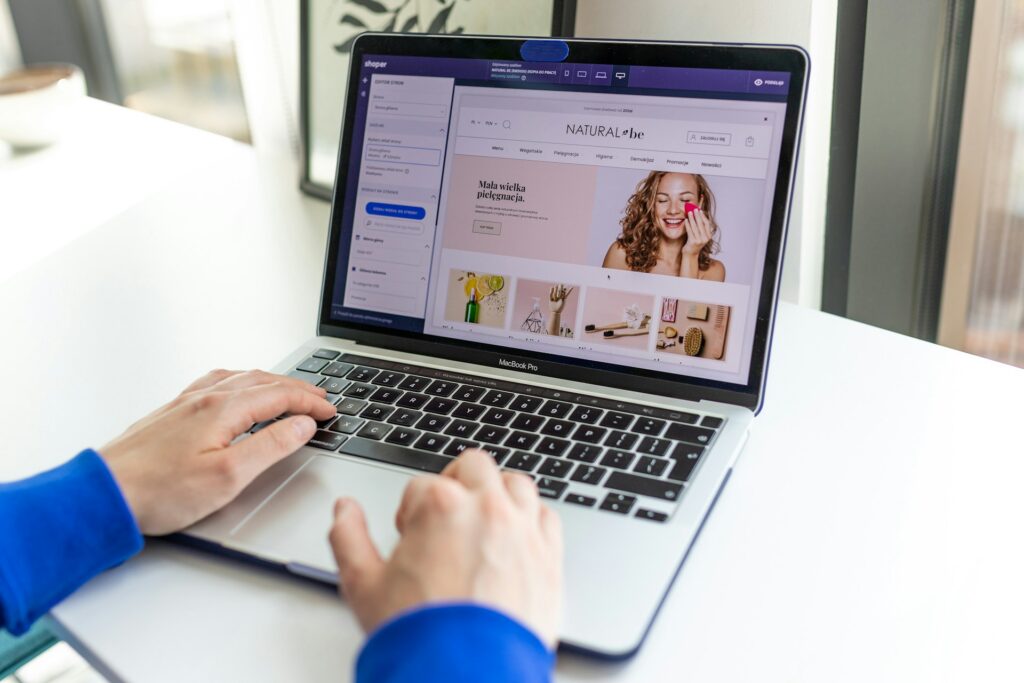 Shopify-1-1024x683 Shopify à 1 dollar : créer une boutique en ligne à moindre coût, sans sous-estimer la suite
